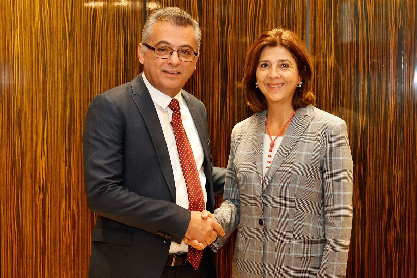 Erhürman, BM’nin Kıbrıs Özel Temsilcisi Holguin ile görüştü