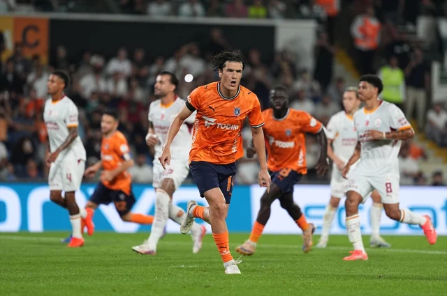 Osimhen sakatlandı, Galatasaray Başakşehir'i son dakikada devirdi