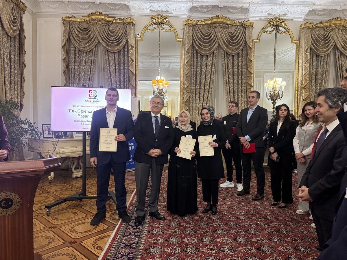 Türkiye’nin Londra Büyükelçiliği’nde düzenlenen resepsiyonda, İngiltere’de eğitim gören Türk öğrenciler 2026-2027 akademik yılının açılışında bir araya geldi.