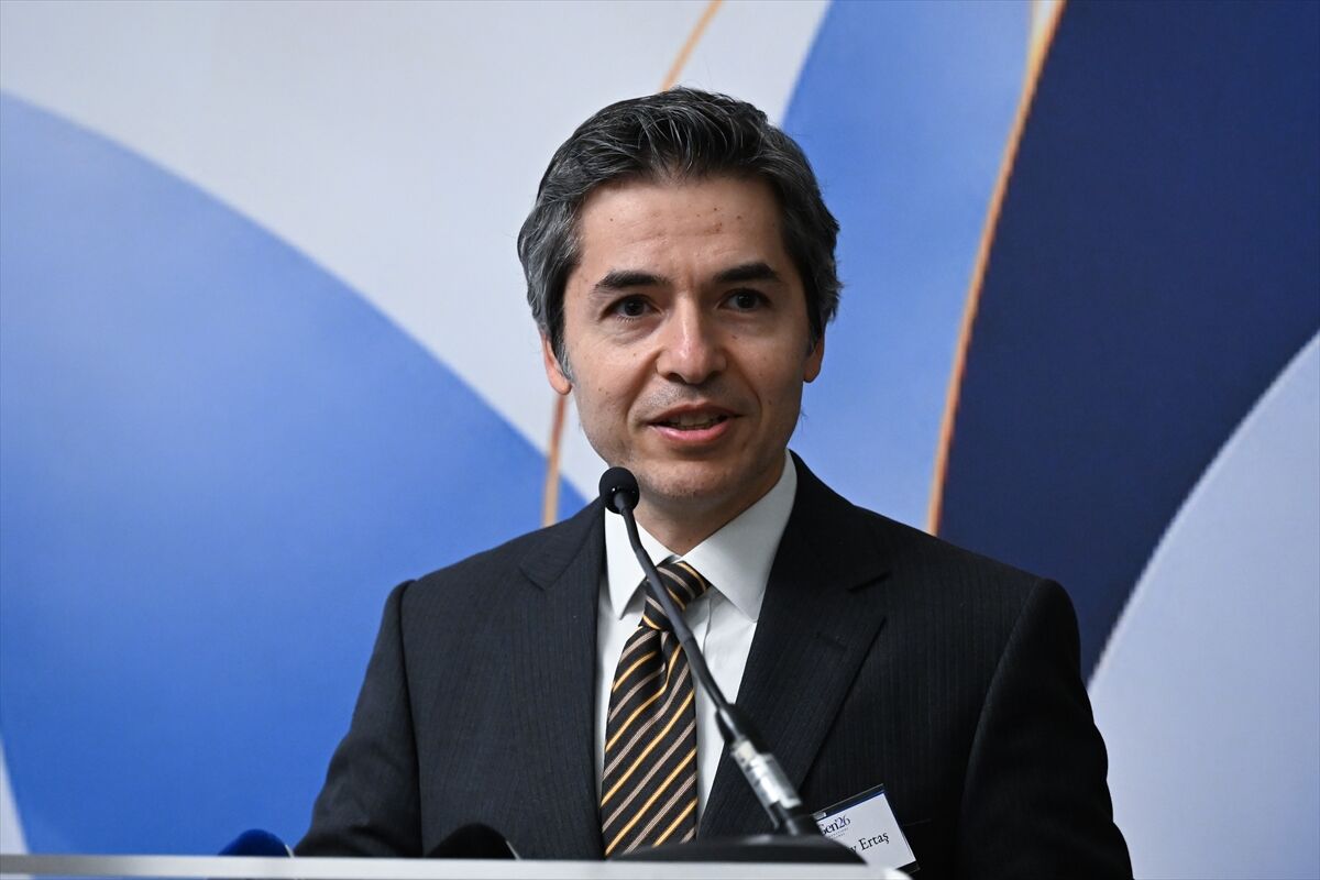 Büyükelçi Osman Koray Ertaş, yurt dışındaki Türk toplumunun gençlerine dikkat çekti.
